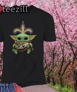 Baby Yoda hug New Orleans Saints Shirt T-Shirt