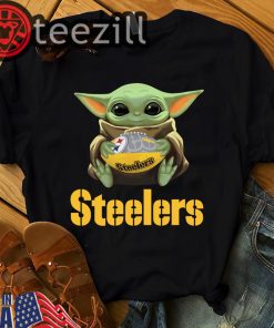 Logo Pittsburgh Steelers hug Baby Yoda Tshirt