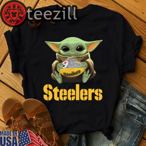 Logo Pittsburgh Steelers hug Baby Yoda Tshirt