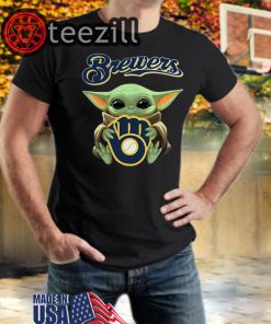 Star Wars Baby Yoda hug Milwaukee Brewers Shirt T-shirt