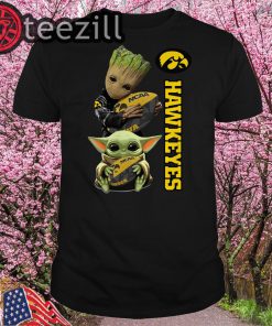 Baby Yoda And Baby Groot Hug Hawkeyes T-Shirt