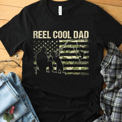 Reel Cool Dad American Flag Camo Father's Day Gift Ideas Fathers Day 2020 For Grandpa Papa Daddy Dad Tee