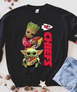 Kansas City Chiefs Groot Baby Yoda Star Wars The Mandalorian The Child First Memories Floating Football Team Dad Mon Kid Fan Gift T-Shirt