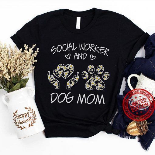 Social Worker And Dog Mom 2021 Tee Shirt