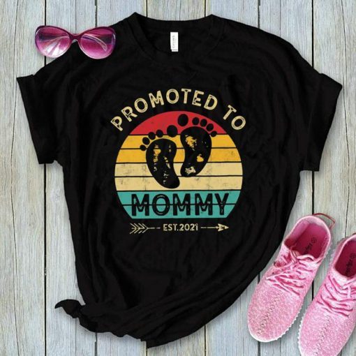 Promoted Mommy 2021 Feet Retro Pregnancy Announcement Gift Shirts