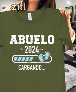 Premium Abuelo 2024 Cargando T-Shirt