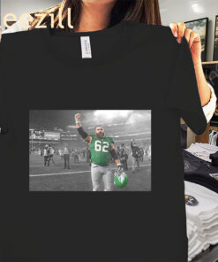 Poster NFL Jason Kelce is bidding adieu to the Shirt