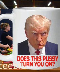 Premium U.S Donal Trump Does This Pussy Turn You On Mug