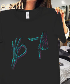 Meme Skeleton Hand 6-7 Halloween 2025 Shirt