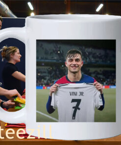 Posters Official Pedri Pulling Vini Jr 7 Mug