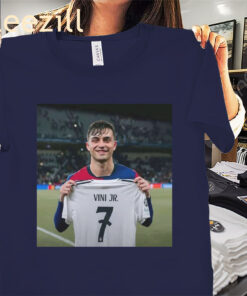 Posters Official Pedri Pulling Vini Jr 7 Shirt
