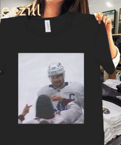 Posters Official Auston Matthews Smirks At The Avs Fans Shirt