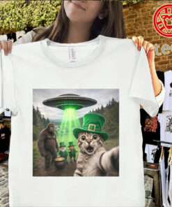 Funny St. Patrick’s Day Cat Selfie Shirt – Leprechaun Bigfoot UFO Meme Tees