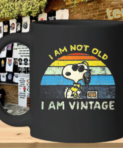 Vintage Snoopy Graphic Peanuts Retro Shirt - I'm Not Old I'm Vintage TeeMug