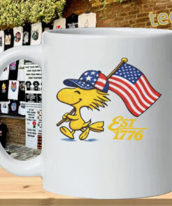 snoopy patriotic cartoon usa flag Mug