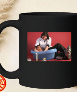 Messi With Baby Lamine Yamal Shirt-mug-design