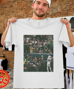 CeeDee Lamb Facing Philly Crowd men-design