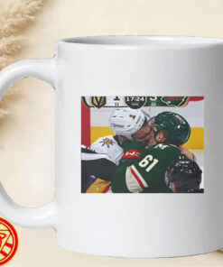 Lorenz And Lauzon Kissing Fight-mug-design